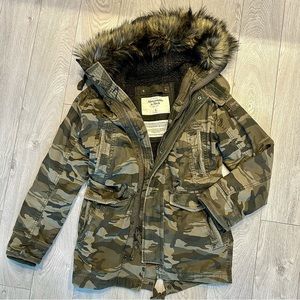 Men’s Abercrombie & Fitch Camouflage Parker with Fur-Lined Hood Size S